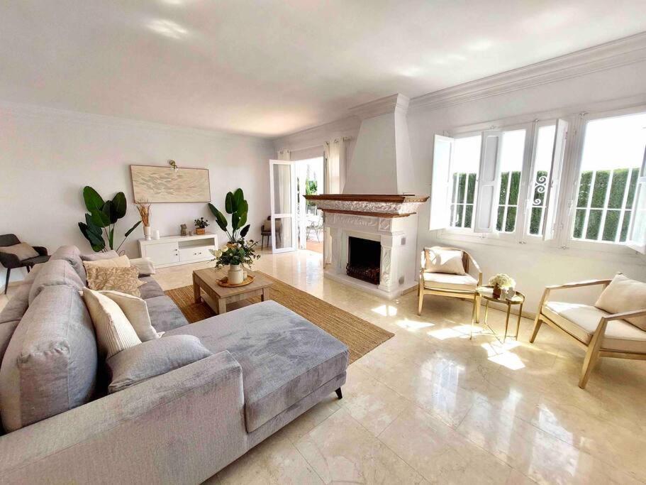 Caleta Beach House Villa Beatriz Sinese Design Torre Del Mar Εξωτερικό φωτογραφία