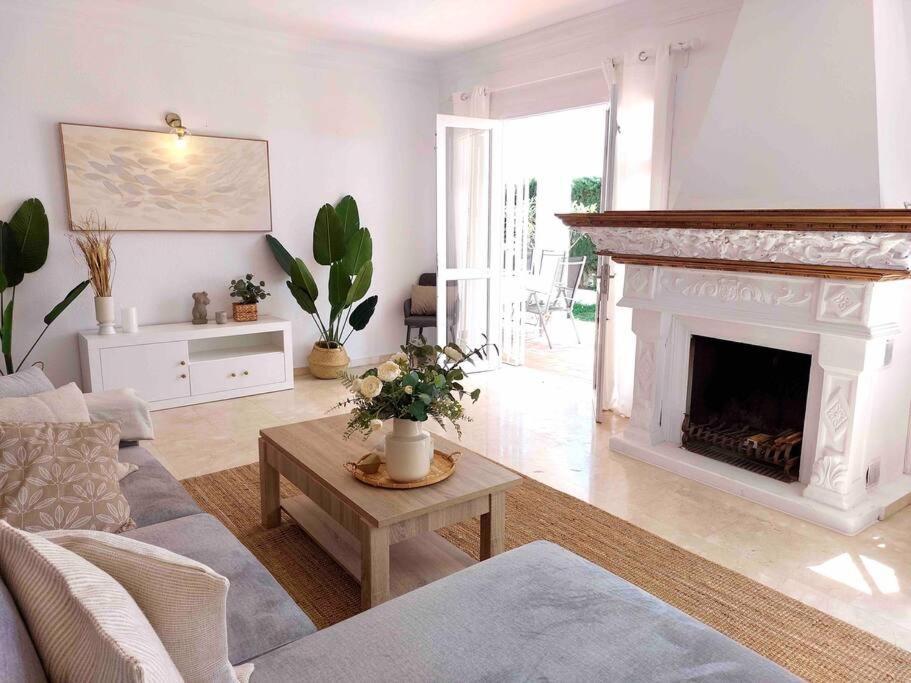 Caleta Beach House Villa Beatriz Sinese Design Torre Del Mar Εξωτερικό φωτογραφία