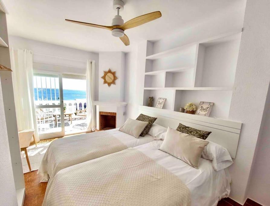 Caleta Beach House Villa Beatriz Sinese Design Torre Del Mar Εξωτερικό φωτογραφία