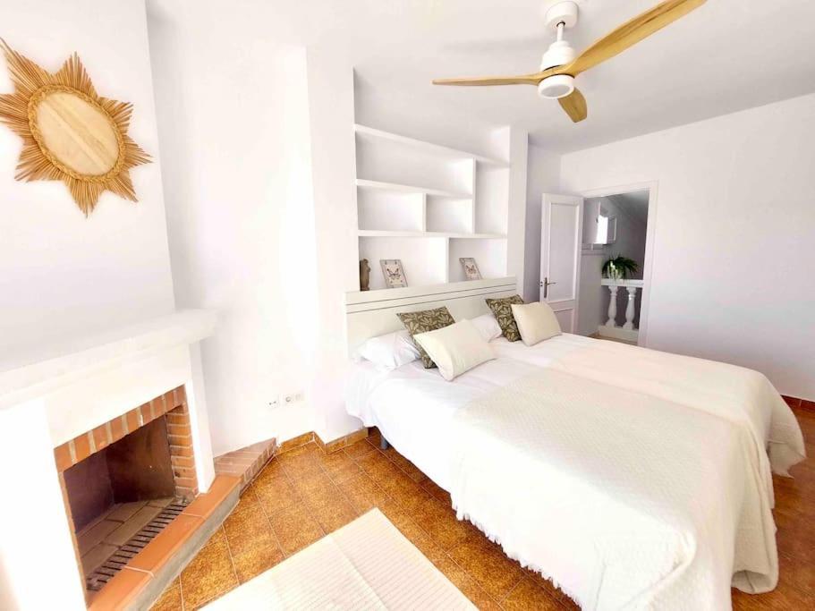 Caleta Beach House Villa Beatriz Sinese Design Torre Del Mar Εξωτερικό φωτογραφία